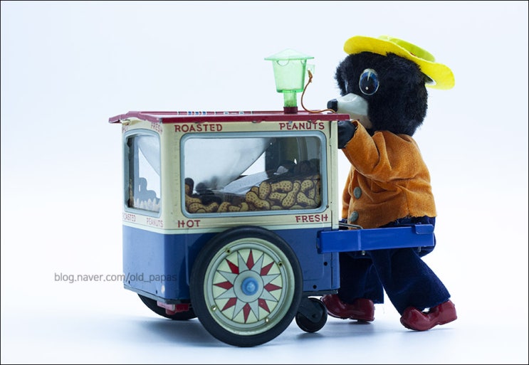  올드파파_ [BATTERY OPERATED] 1950년 즐거운 땅콩장수 곰 THE JOLLY PEANUT VENDOR BEAR