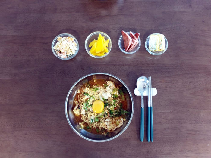  라면 잘 끓이는 소소한 꿀팁~! 면발이 꼬들꼬들한 "분식집 라면 끓이기" / 조리과정을 약간만 바꾸면 분식집에서 먹던 그 라면 맛 ~!