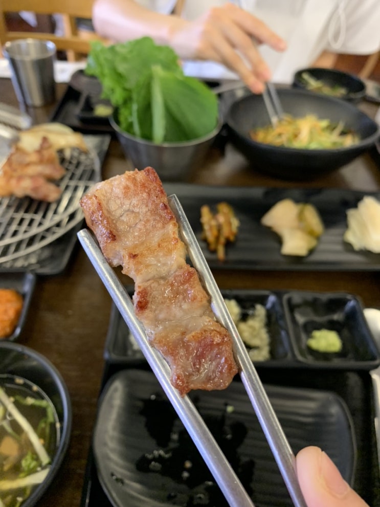  관평동 고기집 숙달돼지에 온다면 숙성 삼겹살과 구운 치즈는 필수