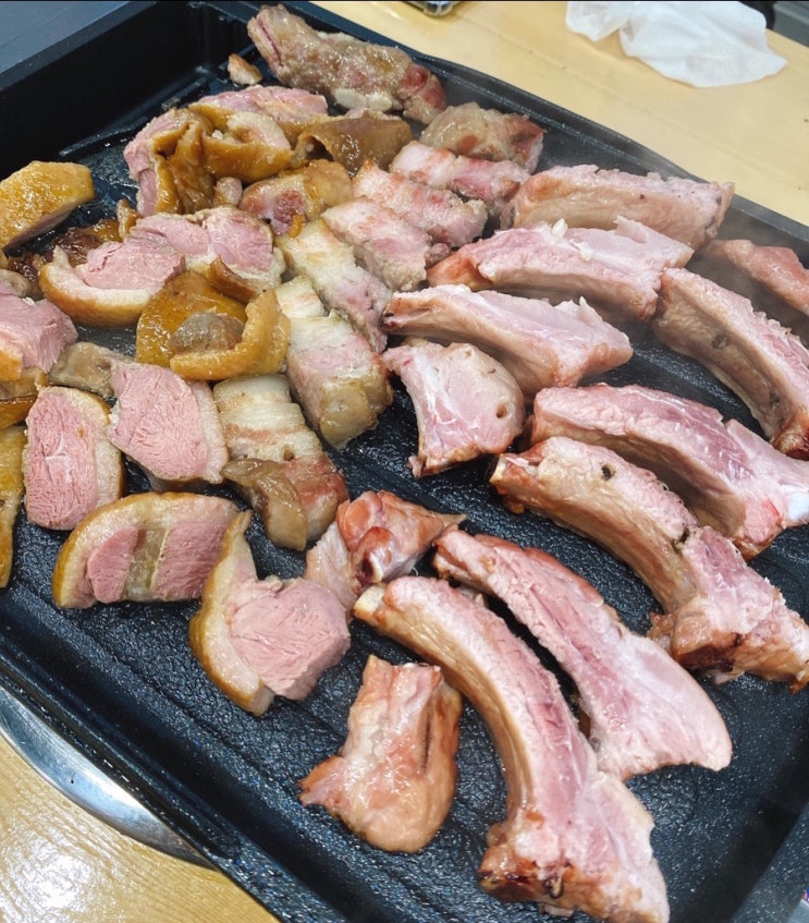  오창 도깨비장작구이에서 오리훈제 등갈비 삼겹살을 한번에 즐기기