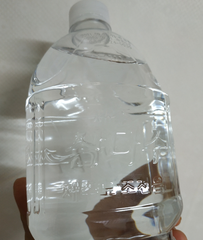  라벨이 없는 제주 삼다수 그린