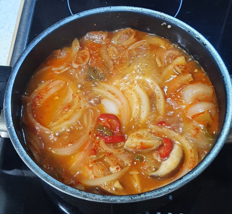  [쿠킹/한식]  시장 느낌 물씬 가슴까지 얼큰한 : 삼겹살 김치찌개 with 묵은지