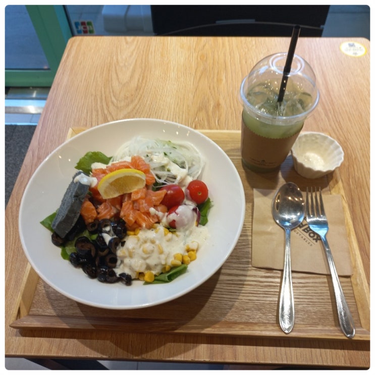  한끼식사로 편하게 먹을수 있는 생연어&아보카도샐러드 제주도 샐러드 맛집 샐러드박스