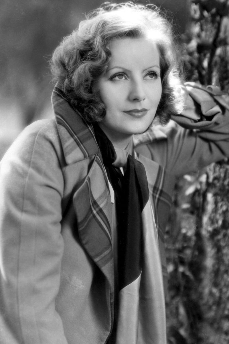 당신은 젊은 까트린 드뇌브를 많이 닮았어요.\, image size:800x1199