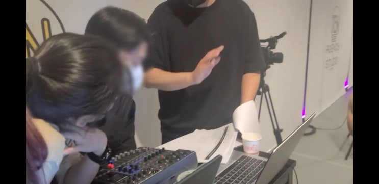  특별한 인스타그램라이브 날! 누가 찾아왔는지 궁금하시죠?