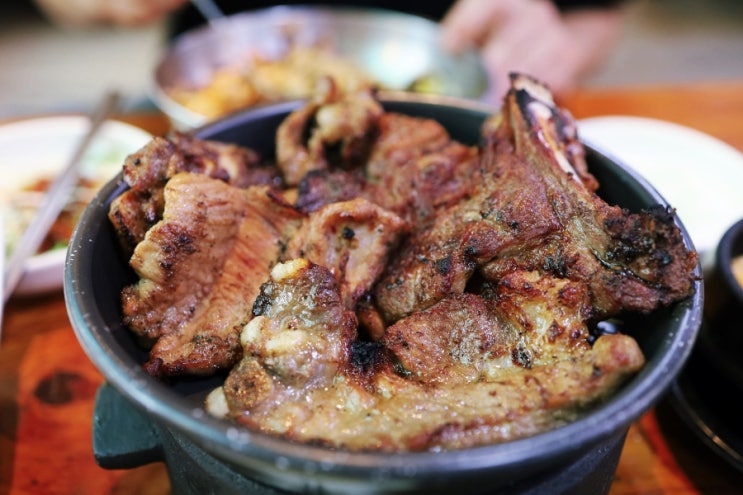  광주 봉선동 숯불돼지갈비 맛집 시골집에 다녀왔어요~ (연못있는 인테리어 굿굿)