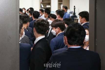 공수처, 다시 <b>압수수색</b>…<b>이준석</b> "엄중하고 빠르게 조사하라"