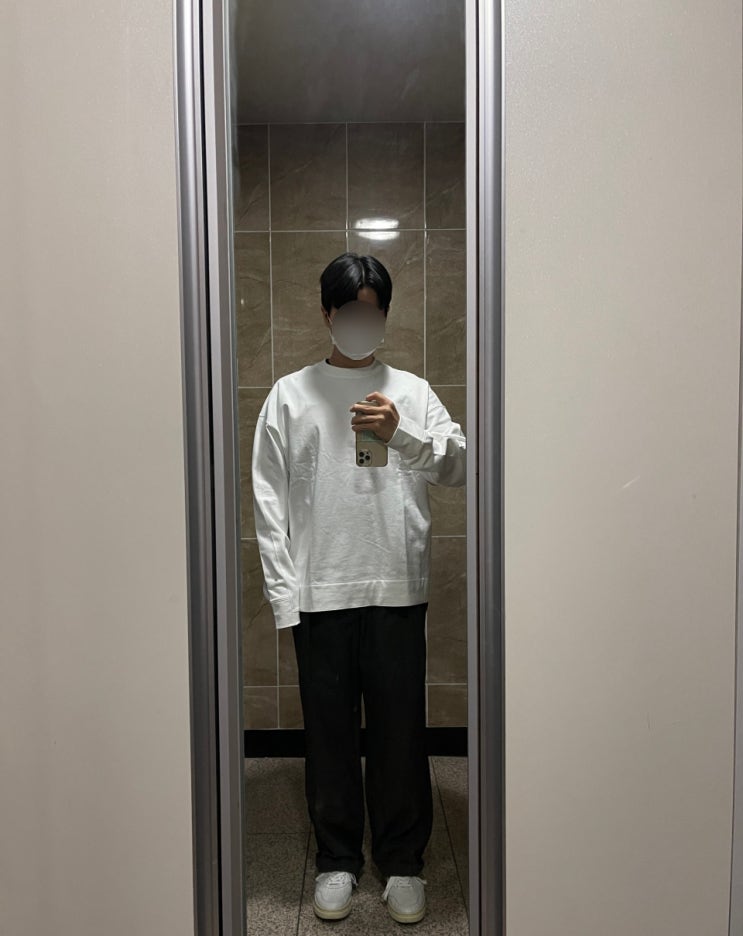 insilence 인사일런스 라이트웨이트 패널 스웨트셔츠 WHITE 귀여운 남친룩 완성