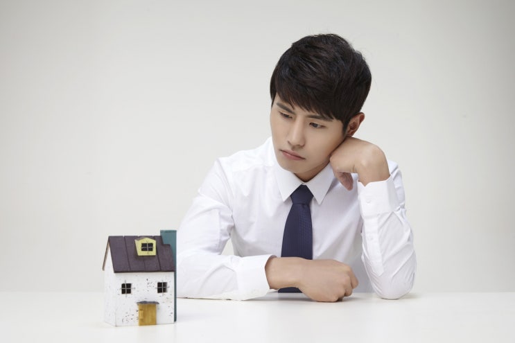  부동산과 관련된 공직자는 재산 등록이 필요합니다