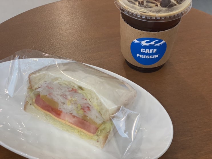  평가 없는 삶을 살고 싶고 밥은 먹고싶기때문에 찾은 남부터미널 샌드위치 맛있는 집 카페 프레싱