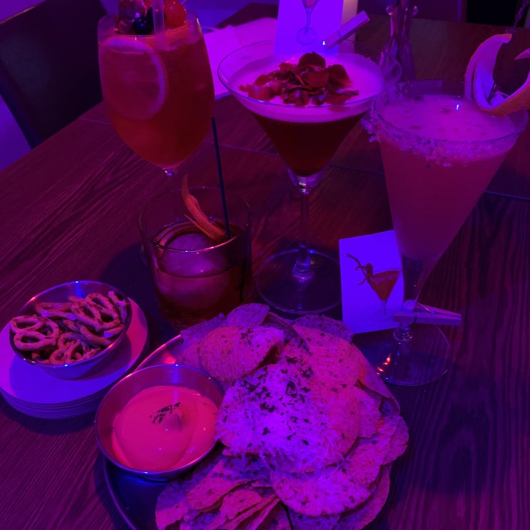 <서울 홍대 맛집> 홍대 칵테일바 "어리"를 위해서라면 홍대까지 갈 수 있어요 (9.2) <서울 홍대 맛집> 홍대 칵테일바 "어리"를 위해서라면 홍대까지 갈 수 있어요 (9.2)