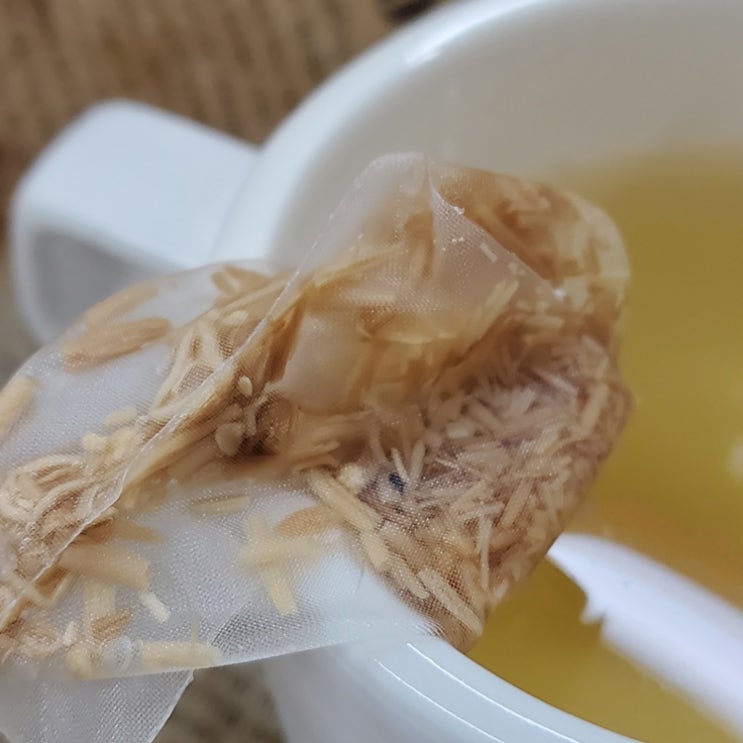  따뜻한 팽이버섯차 마시며 건강해지기