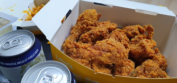  육십계치킨 인기 메뉴인 60계 호랑이치킨과 바삭했던 맘스터치 어니언치즈감자 후라이드치킨