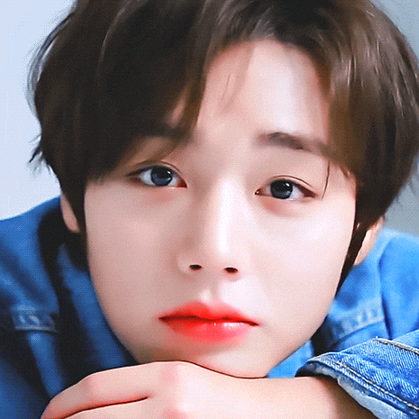  박지훈X잇츠스킨 비하인드.gif