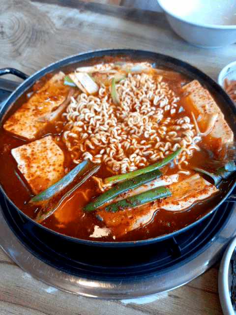 일산 김치찌개는 장항동 돈가네 라면사리까지 푸짐하게 일산 김치찌개는 장항동 돈가네 라면사리까지 푸짐하게