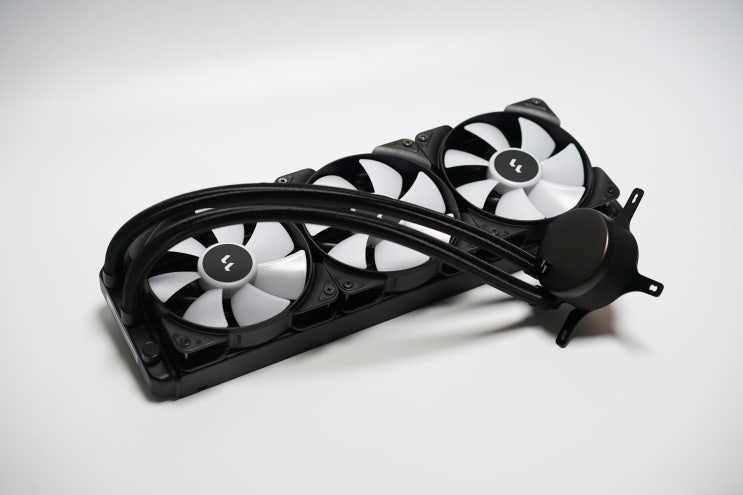  우아하고 미니멀한 RGB 감성, Fractal Design Lumen S36 RGB