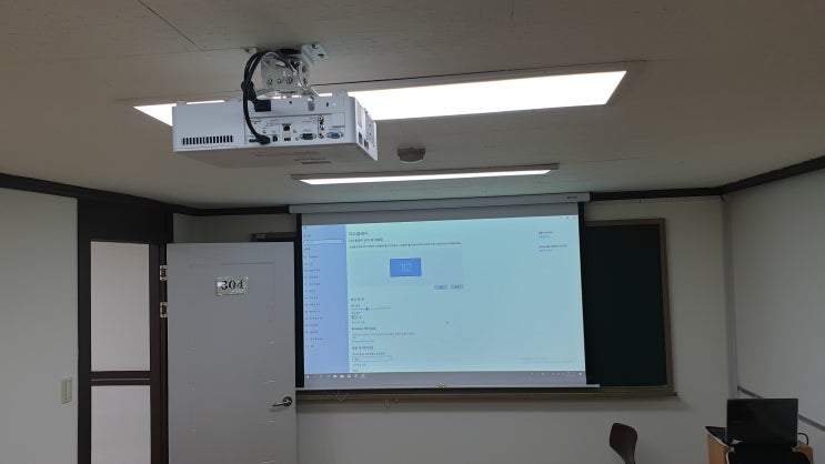  분당구 학원에 수업용 빔프로젝터 2개 설치했어요