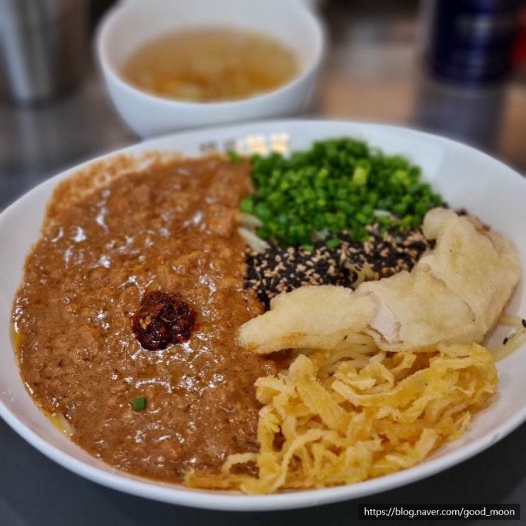  신촌 / 미쉐린 가이드 색다른 맛을 볼 수 있는 곳 [정육면체]