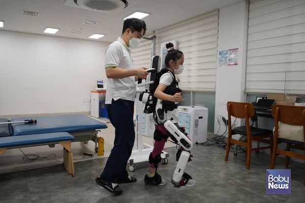 서울재활병원 장애 아동 재활치료, 이제 로봇으로 받는다.(feat. 장애아동, 발당장애아동을 위한)