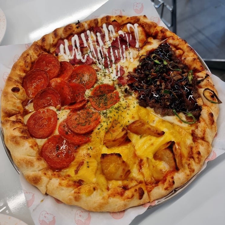  여러 가지 맛을 한판에 담은 불당동 피자보이
