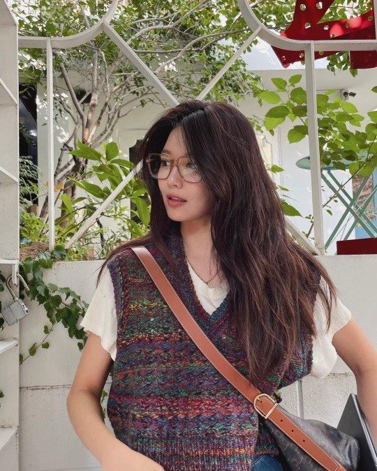  소녀시대 수영 인스타패션 셀린느 트리오페 버킷백 코치 니트 코디
