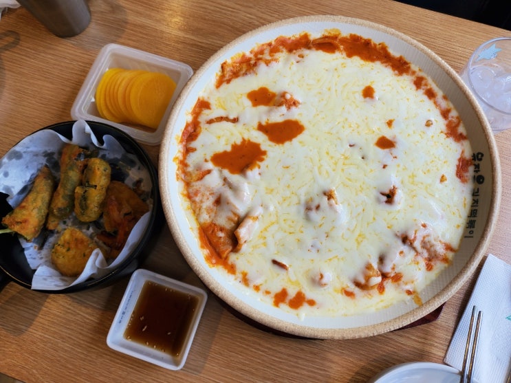  서울 대학로 데이트 맛집[유자유김치떡볶이 대학로점]