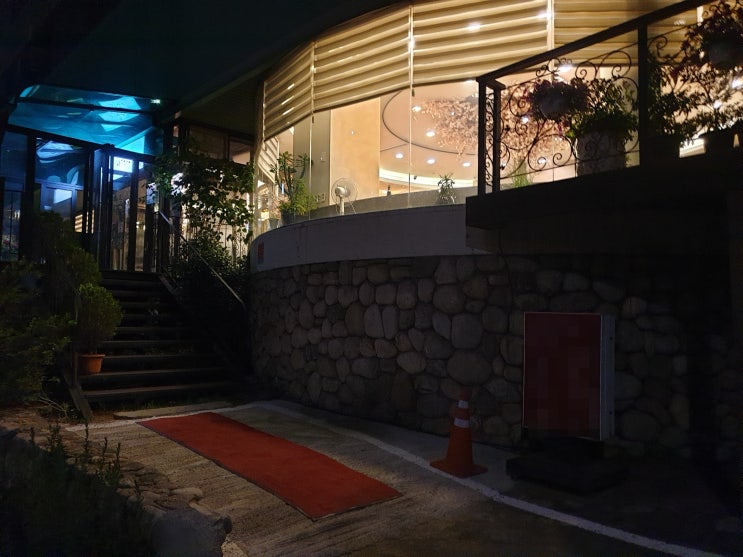  상가누수 영업손실을 줄이기 위해 정확한 누수탐지가 필요합니다.