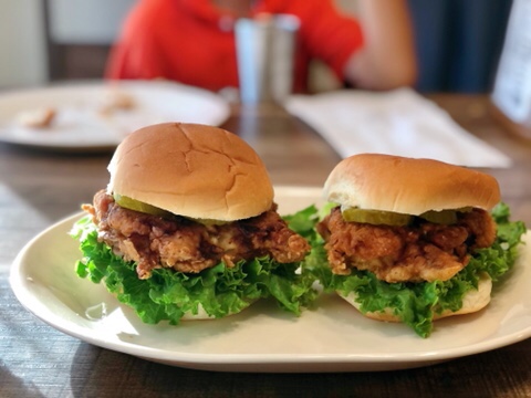  쉑쉑 치킨 버거 레시피(Fried Chicken Sandwich by Ina Garten)