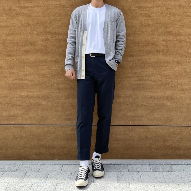  메종키츠네 가디건 데일리룩 (메종키츠네 트리컬러 그레이 가디건, 수아레 긴팔, 브룩스 브라더스 네이비 치노, 컨버스 척 70)