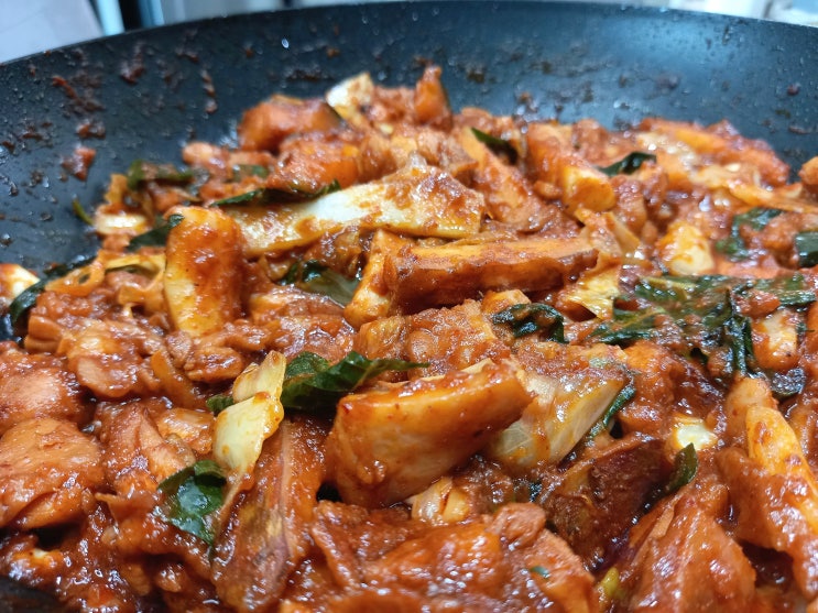 간편한 캠핑닭갈비 요리로 즐겨요! <b>춘천바른닭갈비</b>