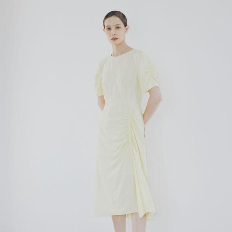 인기 많은 누브 Shirring Midi Dress ··· 인기 많은 누브 Shirring Midi Dress ···