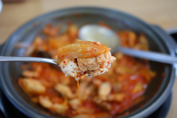  김치인 돼지두루치기 칼칼한 맛에 한끼뚝딱