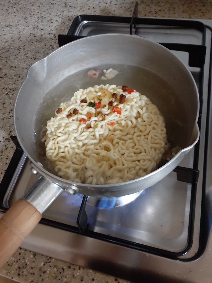  짜파게티 고추기름으로 맛있게 끓여보자