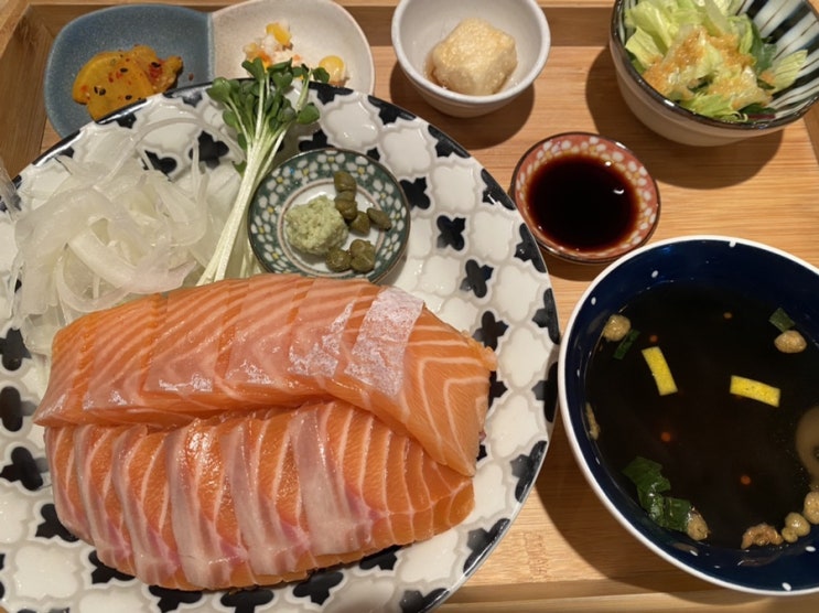  경성대부경대 연어덮밥 스테이크덮밥 맛있는 우츠와