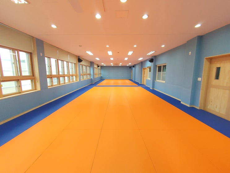  경남 진주 봉래초등학교 꿈자람터 소체육실 · 소규모실내체육시설 - 다오코리아 안전 바닥매트(다목적 스포츠 매트) 설치