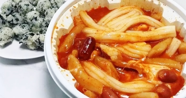 이제 '엽떡'에서도 쫄깃 탱탱 '분모자' 당면 먹을 수 있다.