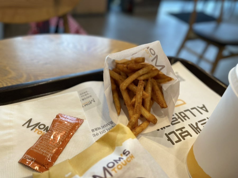 맘스터치 신아산장재점 사진 2