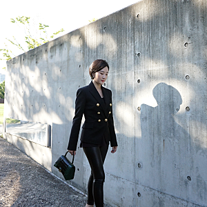 발망자켓 코디 / 페이크레더 레깅스 OOTD-지미추 구두. 발렌시아가 아워글래스백 @ 마이테레사....