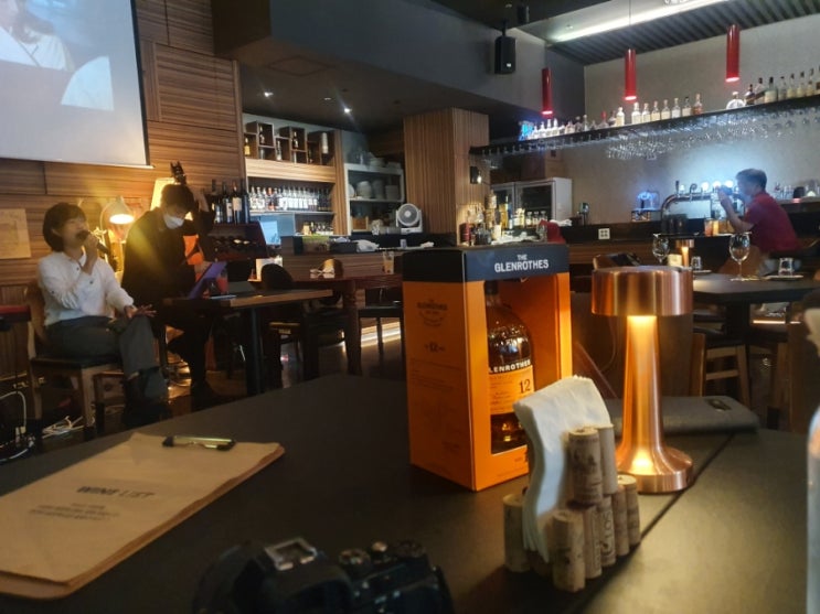  신사동 카페 & 레스토랑 로컬 탐방: 더 미노스 재즈 공연, 루프탑 카페 라르고 템포, 수제화 레이첼 콕스 & 렉켄 가로수길 매장
