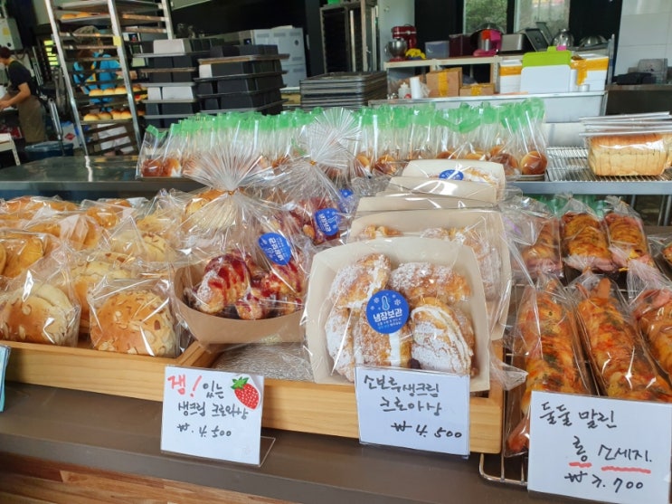 천안 가성비갑 빵집 추천, 싸고 좋은 베이커리 카페 "수제빵연구소"