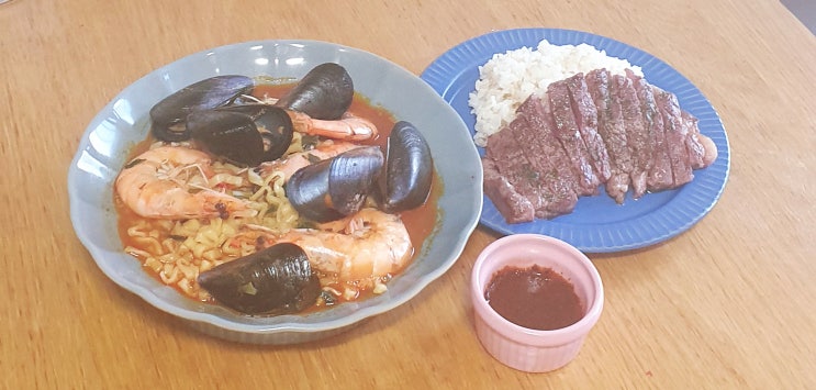 해물짬뽕라면 & 스테이크 해물짬뽕라면 & 스테이크