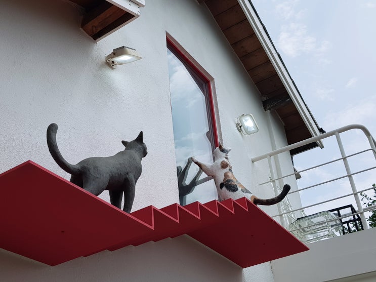서울 낙산공원 카페 '책읽는 고양이' 이화마을 갤러리 카페에서 잠시 쉼! 서울 낙산공원 카페 '책읽는 고양이' 이화마을 갤러리 카페에서 잠시 쉼!