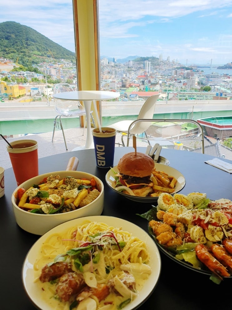  여수 달밑밤 예쁜 시티뷰와 수제버거가 맛깔났던 브런치 카페