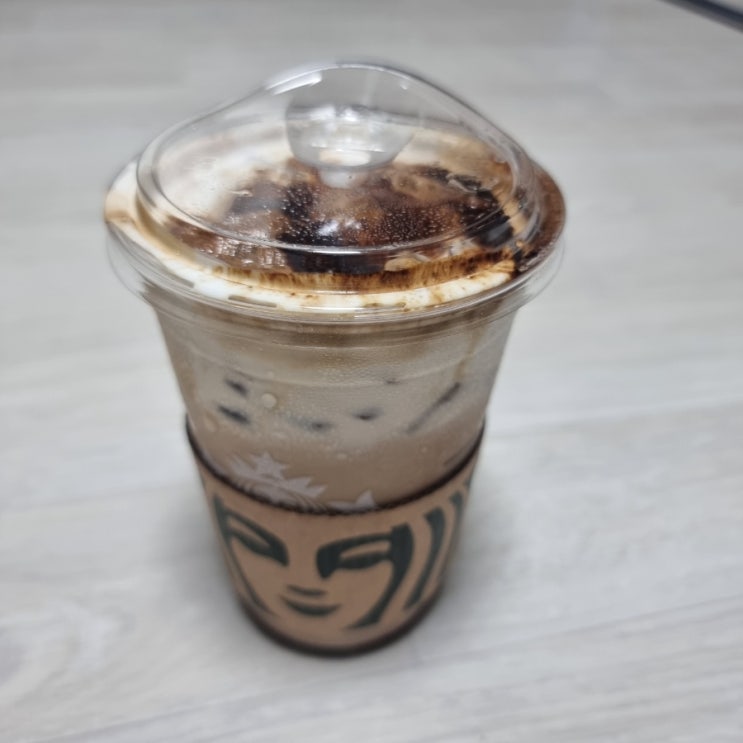  스타벅스 신메뉴 _ 블랙글레이즈드 라떼 맛있어~