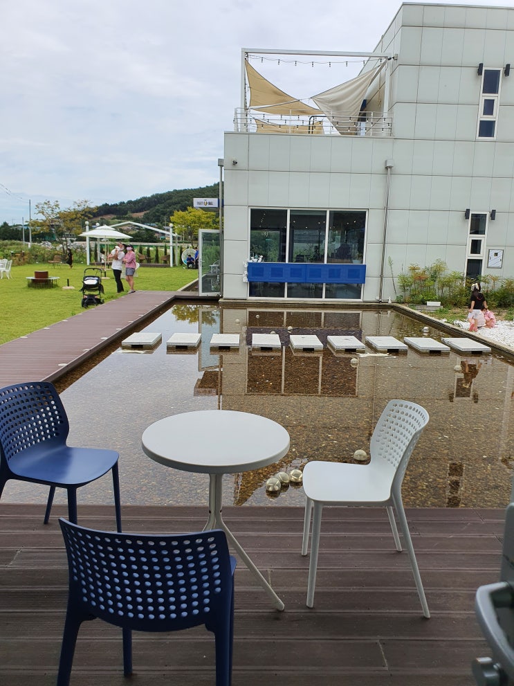경찰대학교 주변 카페/ 충청남도 아주시 힐링 되는 카페 " 커피 홀 베이커리 신정호점" / 자연과 어울리는 카페/ 디저트 베이커리 카페 추천 경찰대학교 주변 카페/ 충청남도 아주시 힐링 되는 카페 " 커피 홀 베이커리 신정호점" / 자연과 어울리는 카페/ 디저트 베이커리 카페 추천