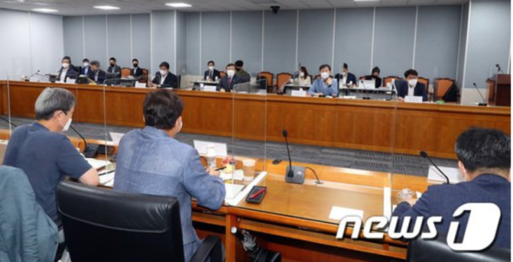 100세 이상 국민연금 수급자, 9년간 100명 늘었지만…"노후보장 부족" 100세 이상 국민연금 수급자, 9년간 100명 늘었지만…"노후보장 부족"