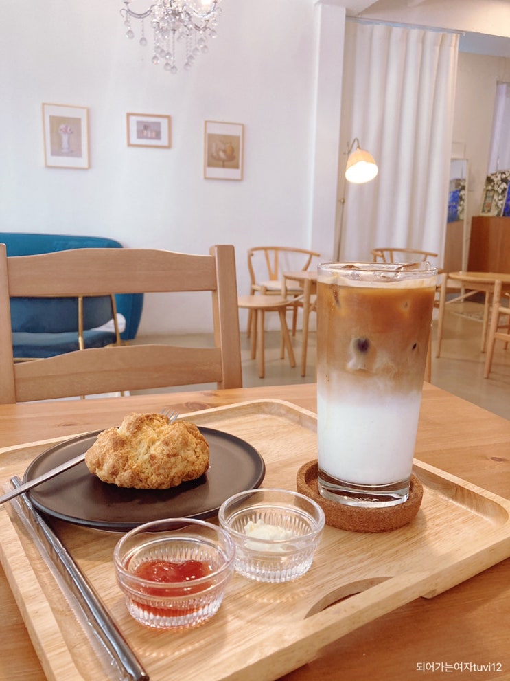  성북동 모던한 분위기 카페/ 혼자 커피마시기 좋은 마레 성북