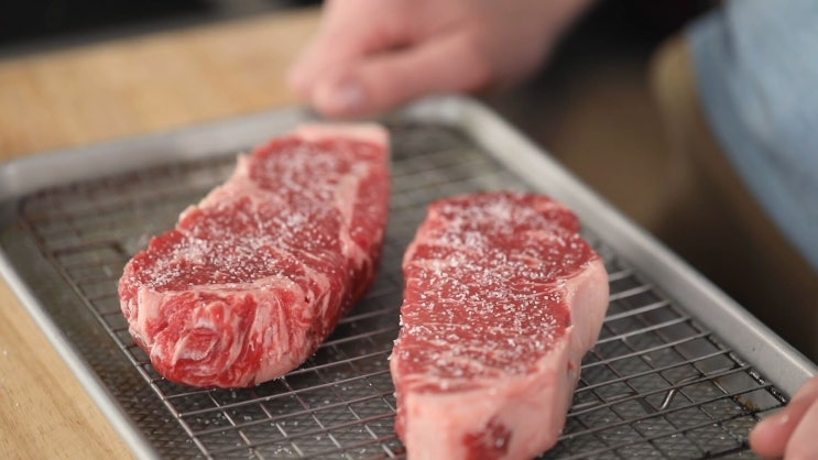  풍부한 육즙 고기의 비결, 콜라겐 변성과 Brine and Sprinkle salt