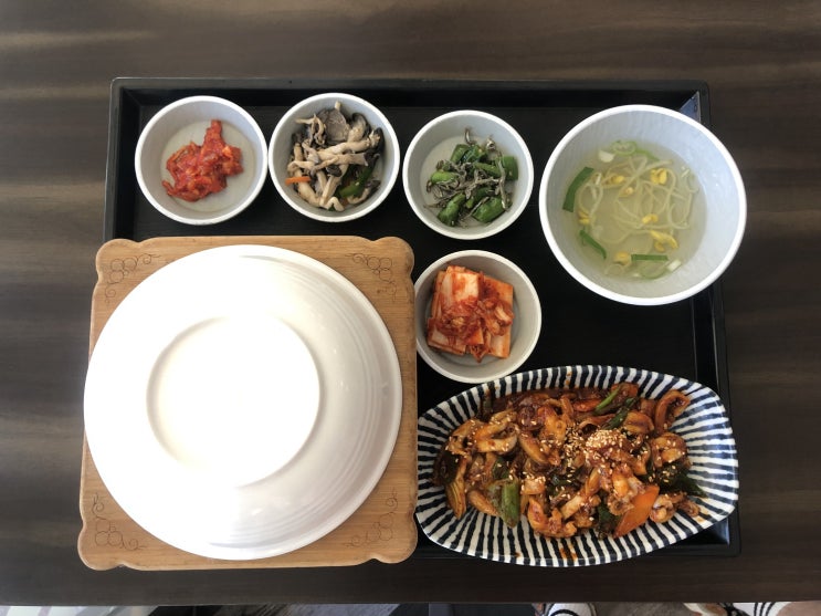  시화이마트 내 푸드코트 여주 가마솥밥 ( 쭈꾸미 , 제육 )