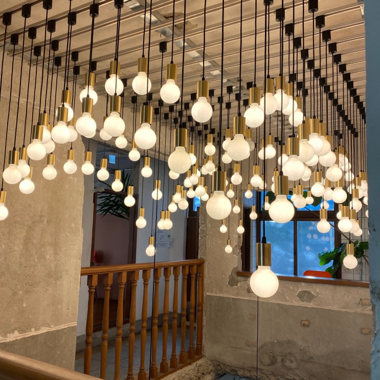 동인천 예쁜 카페 사진찍기 좋은 일광 전구 라이트 하우스